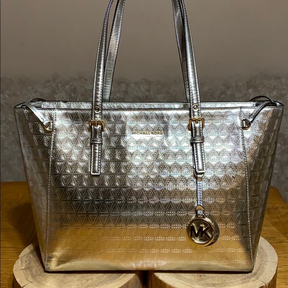 Michael Kors Handbags - MICHAEL KORS Voyager Specchio Tote